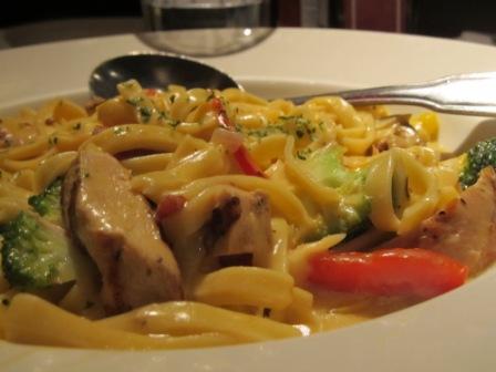 Fettuccine with spicy chicken