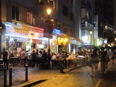 Walking from the Hong Kong Stanley Market towards the Murray House, you may pass by at least 10-15 restaurants.
