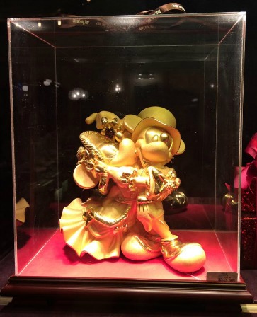 Mickey and Minnie dancing together in a real jewelry store in Hong Kong Disneyland