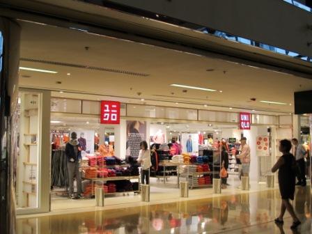 Uniqlo, my mom and sisters' new place for Hong Kong fashion shopping
