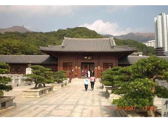 Entrance of the Hong Kong Chi Lin Nunnery. The path we were walking on connected to the Nan Lian Garden