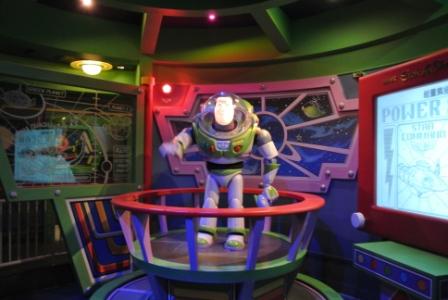 We passed by Buzz Lightyear as soon as we stepping into this attraction.  But we didn't know what to expect.