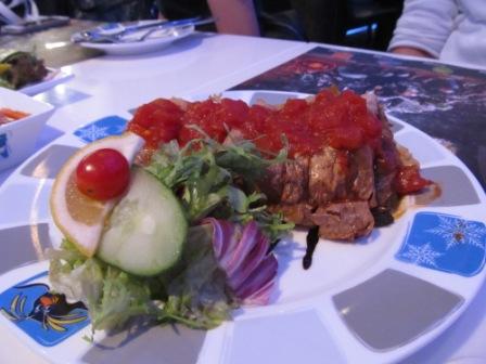 Among all the dishes we had in this restaurant.  I love this the most.  It's crispy bean curd roll stuffed with vegetables and topped with diced tomatoes.  It was SURPRISINGLY GOOD.