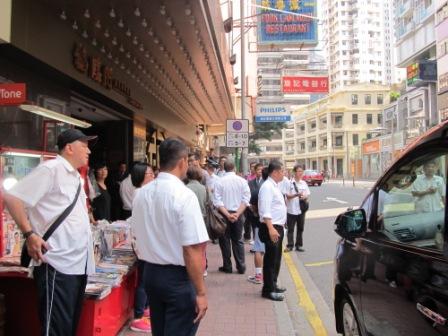 Look at this group of paparazzi in front of the restaurant.  When you step into that area, you may think, "I am a celebrity, too. " Haha....just kidding...