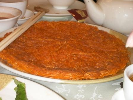 Sweet and sour noodles is a typical dessert served in a Hong Kong Chiu Chow restaurant.  Crispy on the outside; chewy on the inside.  I had it at least once a year on my grandfather's birthday when I was a kid.