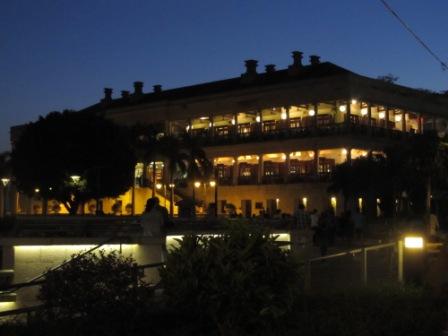 What do you think of the Murray House?  Isn't it gorgeous?  It faces the beach.  Can you imagine how romantic it is?