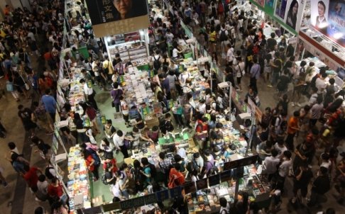(Photograph by scmp.com)  The bird view of the Hong Kong book fair.  Does it scare or excite you?