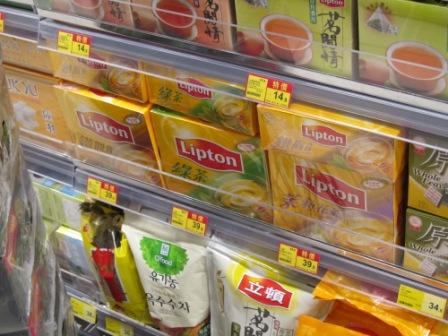 Look at the varieties of Lipton tea bags.  It got Chinese tea, too.