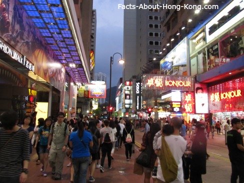 Crowd in Causeway Bay early in the evening.  With so many people in one place, there got to have some job opportunities out there to survive, right?