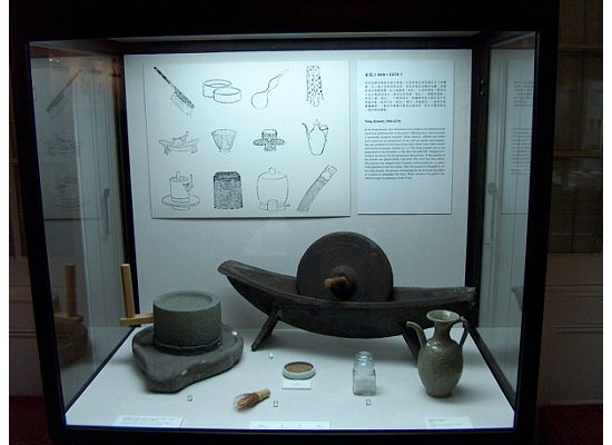 One of the display windows in Hong Kong Museum of Tea Ware